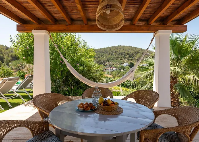 Torres * Santa Eularia des Riu